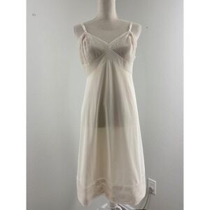 Vanity Fair Vintage Cream Floral Lace Trim Full Slip Antron III Nylon Size 38
